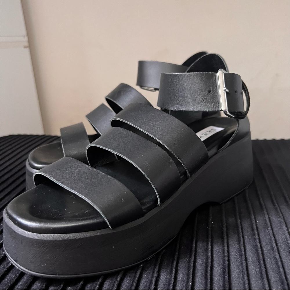 SM Sandals 🖤